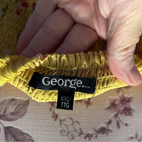 Summer dress with open back - Picture 6 of 12